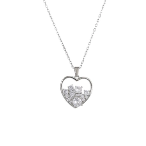 Collana con ciondolo a cuore in argento e pietre di zircone bianco su catena sottile