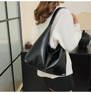 Large capacity black leather hobo bag for women with wide shoulder strap in casual style