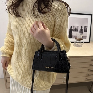 Fashionable black crocodile-pattern handbag for women with elegant top handle and strap