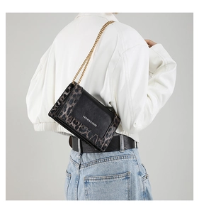 Detail of a chic leopard print chain crossbody bag with golden Fashion & Bags logo