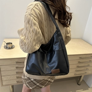 Grand sac cabas en cuir PU noir pour femme avec forme de selle et bandoulière