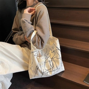 Borsa tote in tela bianca con stampa artistica astratta e ciondolo a agnello per tutti i giorni