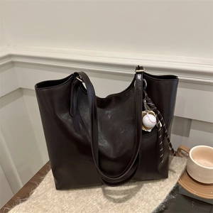 Women Large Tote Bag PU Leather Retro Simple Commute Style With Baseball Charm Solid Color Shoulder Bag