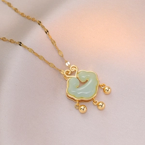 Elegant gold titanium steel necklace with a vintage green emerald ruyi lock pendant