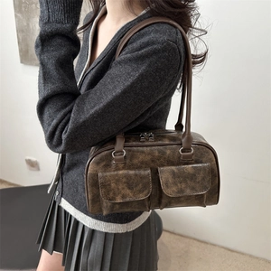 Borsa a spalla retrò in pelle marrone scuro con tasche anteriori a patta per donna