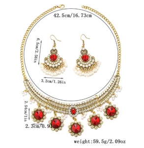Dimensions du parure bijoux dorée avec gemmes rouges et perles montrant les poids précis