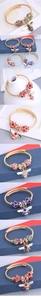 Détail du bracelet spirale doré avec pendentif abeille en cristal et perles colorées