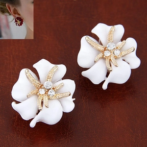 Bohemian floral stud earrings with white matte petals, gold starfish center and crystals