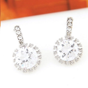 Boucles d'oreilles élégantes en zircon avec placage argent et cristaux brillants