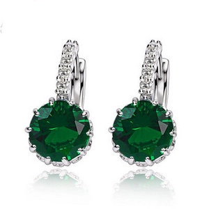 Créoles élégantes en argent avec zircone vert émeraude et accents de pavé