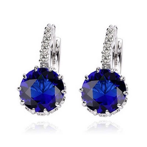 Élégantes boucles d'oreilles argentées avec pierres bleues rondes et pavé de zircons