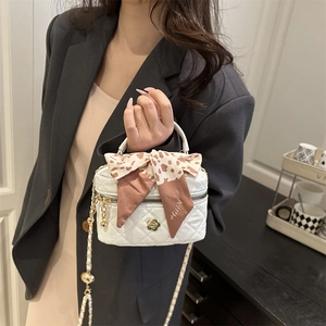 Mini Sac Bandoulière Matelassé pour Femme Sac à Main avec Chaîne en Métal Motif Losanges et Nœud en Satin Léopard Camélia