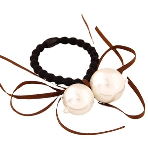 Élastique à cheveux élégant avec de grandes perles blanches et un ruban marron foncé