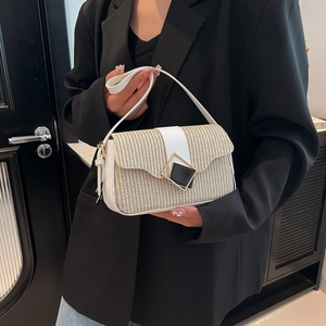 Sac à bandoulière minimaliste en paille et cuir blanc pour femme au style d'été chic