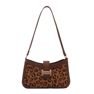 Sac croissant rétro à motif léopard avec bordure en cuir marron et boucle dorée