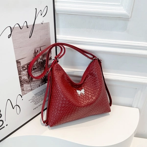 Women Fashion Woven Shoulder Bag Large Capacity Hobo Bag With Butterfly Buckle Minimalist PU Leather Daily Handbag Bag