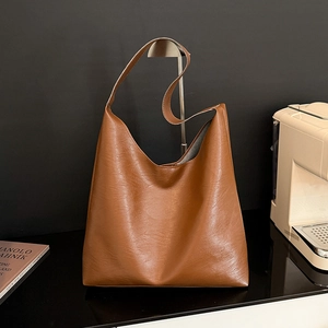 Women Large Capacity PU Leather Tote Bag Minimalist Korean Style Hobo Shoulder Bag Vintage Commuter Handbag Everyday Office Use