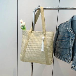Sac Cabas en Paille à Grande Capacité pour Femme Sac à Épaule Tissé Avec Pompon Sac à Main Décontracté Plage