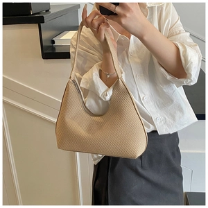 Detail of beige hobo bag with woven texture, half-moon silhouette and zipper closure