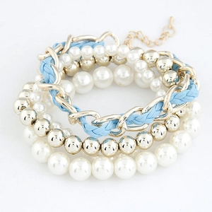 Bracelet bohème multicouche avec cordon bleu, perles dorées et perles nacrées
