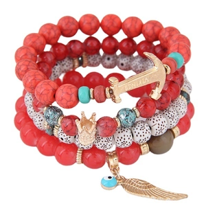 Set di bracciali bohémien multistrato con ciondoli ancora, corona e ali in rosso e oro