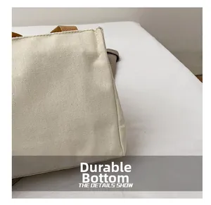 Détail du fond résistant à l'usure et texture d'un sac à déjeuner en toile beige