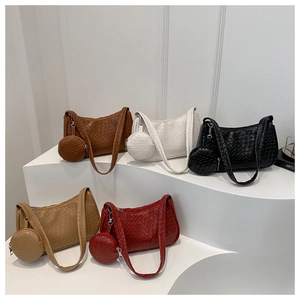 Detailed view of woven texture tote bags with matching coin purses in five retro colors