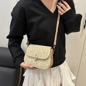 Woven crossbody bag with floral embroidery and gold heart lock in a stylish 2025 design