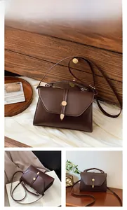 Détails du sac en cuir PU marron café avec fermoir doré et bandoulière amovible