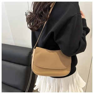 Rear view of a khaki synthetic leather shoulder bag showing fit and daily style