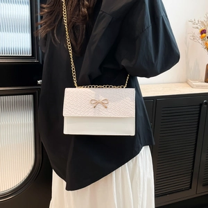 Urban chic white shoulder bag with bow metal detail and woven texture flap
