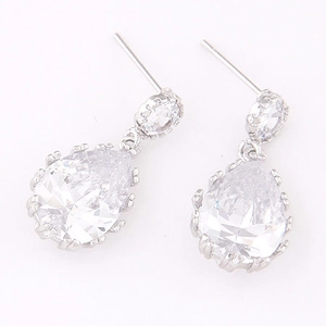 Eleganti orecchini a goccia in argento con pietre di zircone trasparente e perni tondi