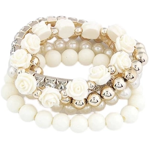 Elegante set di braccialetti multistrato con rosa in resina bianca e dettagli dorati