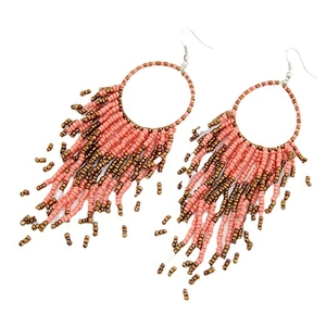 Boho-Ohrringe mit korallenrosa und bronzefarbenen Perlen sowie langen Quasten