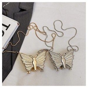 Vue détaillée de sacs de soirée papillon en strass dorés et argentés avec chaînes