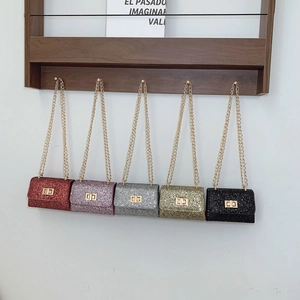 Mini sacs à bandoulière en strass en cinq couleurs avec chaîne et fermoir métallique