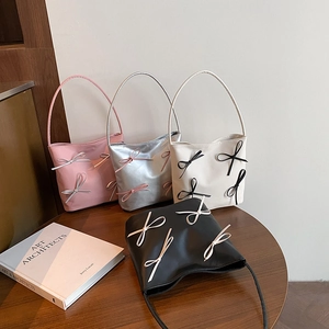 Minimalistische PU-Leder Eimertaschen mit Schleifendekor in Rosa, Silber und Beige
