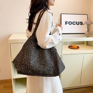 Sac fourre-tout en toile à motif léopard avec grande capacité et bandoulières chic