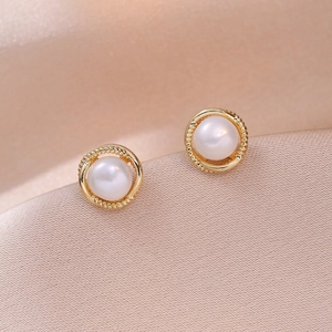 Elegant vintage S925 silver needle pearl flower stud earrings with gold rope border