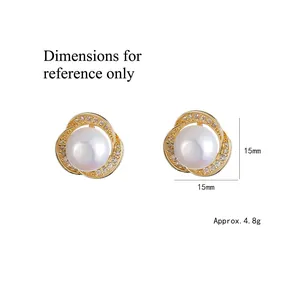 Elegante 15mm goldene Blumenohrringe mit Süßwasserperlen und funkelnden Zirkonsteinen