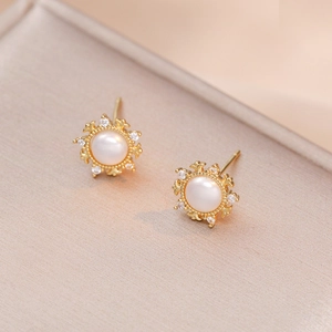 Vintage floral pearl stud earrings in gold-plated metal with shimmering zircon accents