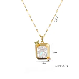 Collier en acier titane avec pendentif rectangulaire en zircon coloré et chaîne