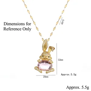 Collier lapin mignon avec cristal rose et pierres blanches avec détails de taille