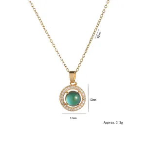 Collana in acciaio al titanio dorato con ciondolo a fiore in zircone verde sfumato