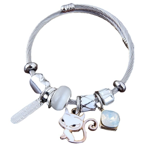 Bracciale a cavo da donna con ciondolo a gatto, cristallo blu e perline argentate