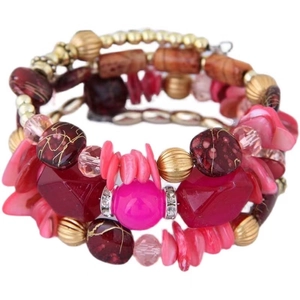Bracelet bohème multicouche avec perles de turquoise rouge et sphères dorées chic