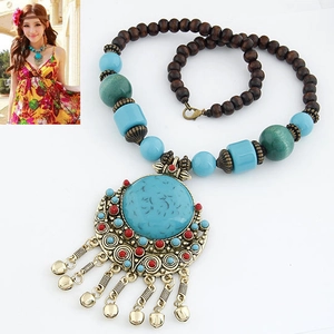 Boho-Halskette mit Vintage-Legierungsanhänger, blauen Steinen und Holzperlen-Details