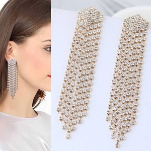 Élégantes boucles d'oreilles pampilles en argent avec strass brillants pour mariage