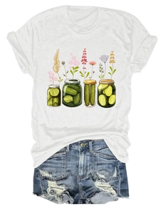 Détail de l'imprimé bocal à fleurs sur t-shirt blanc à manches courtes pour femmes