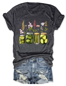 Détail à plat du t-shirt femme anthracite avec imprimé pots de cornichons et fleurs